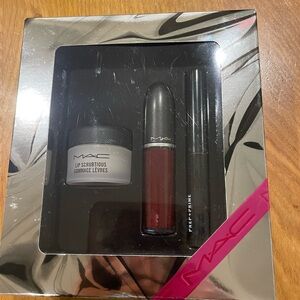 MAC Shiny Pretty Things Sweet Scrub Set: Black Cherry